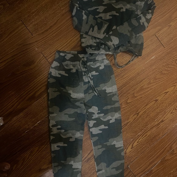 Girls Camo Print Jogger Set - Picture 3 of 6